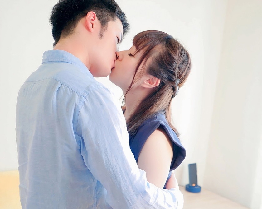 016HEZ-622 素人モニタリング 初めて会って即キス！！一体どうなっちゃうのか？と思いきやキスの威力で即堕ちする女子続出！一般男女の生態観察12名 Sample 1