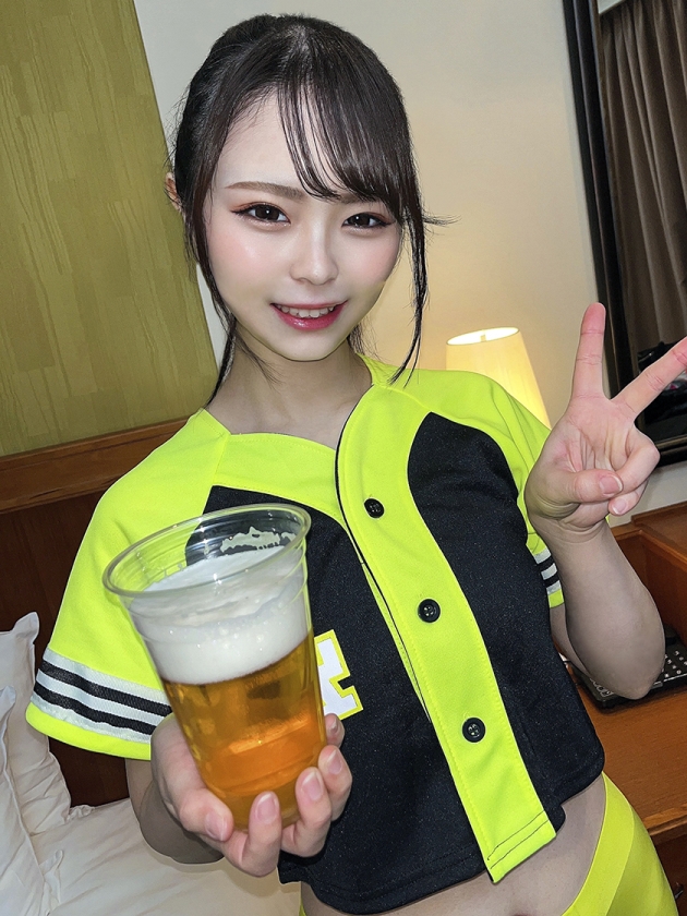 546EROFV-205 素人女子大生【限定】いとかちゃん22歳 某野球場でビールの売り子のバイトをしている激カワ女子大生！！バイト中のユニフォーム姿でSEXする過激ガールに中出し！！ Sample 1