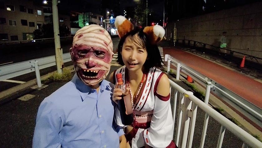 792SGKI-009A 渋谷のハロウィンで見つけたパリピが挑戦！巨乳の彼女が何をされても我慢できれば100万円ノーリアクションゲーム！美巨乳きつねちゃん Sample 1