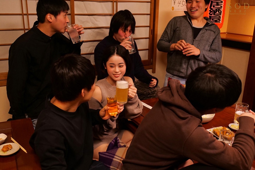 107STARS-867 サークルの飲み会で●いつぶれて目が覚めたら先輩の巨乳カノジョ宅にいて…部屋着から見える胸チラ、マンチラに我慢ができず襲ってしまい朝まで巣ごもり浮気SEX MINAMO Sample 2