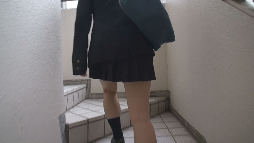 077BUBB-131 階段女子校生 生足の女子校生が階段をのぼってるときのふとももとパンチラが好きすぎる 編 Sample 5